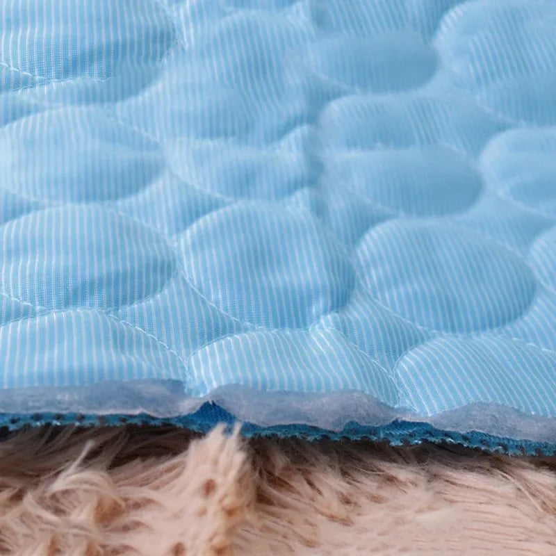 TheCoolingMat - Ultimative Kühlungsmatte aus Eis-Seide für Hunde & Katzen